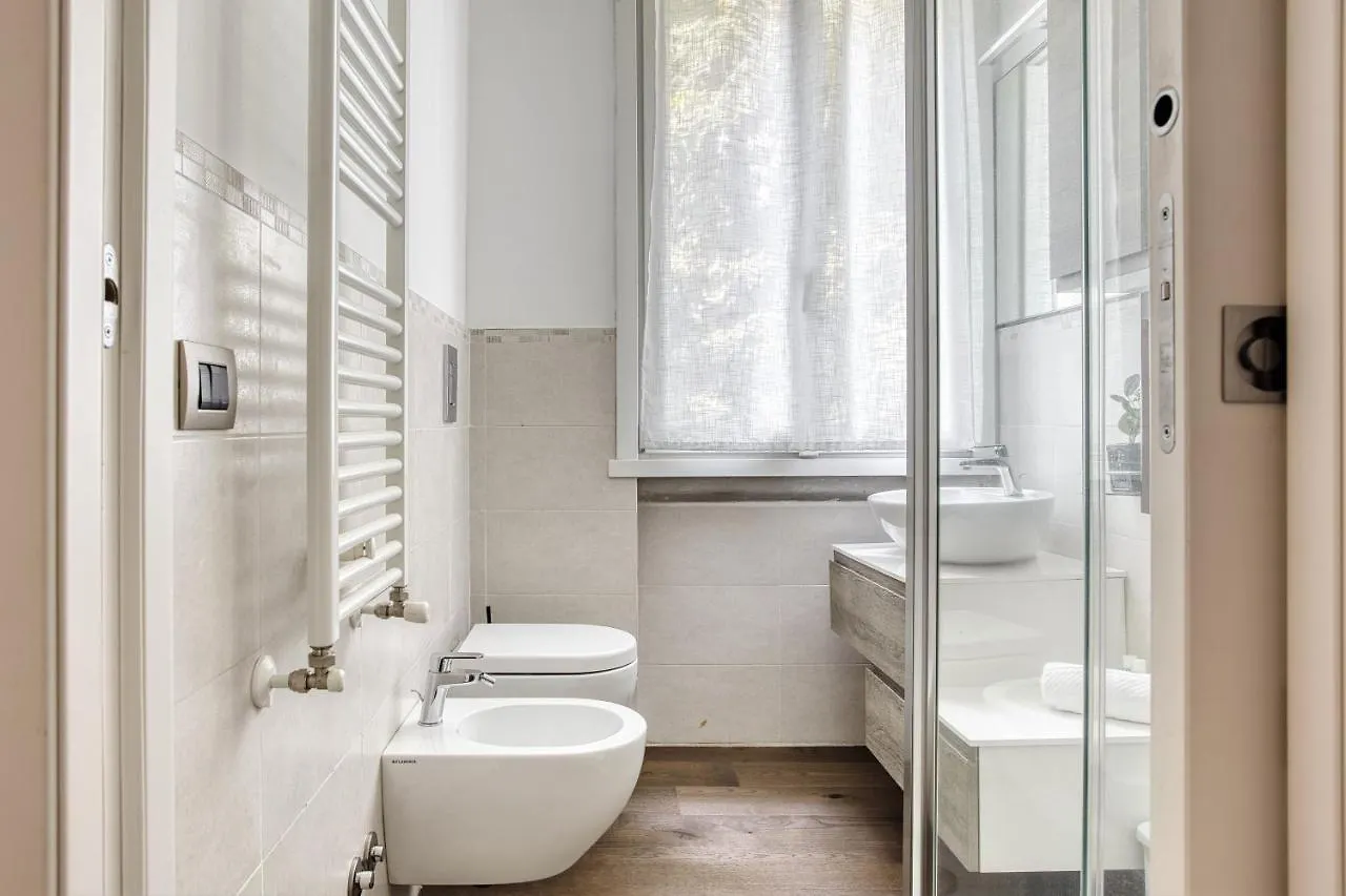Appartamento Joivy Superb 2Bed Flat With Balcony Milano 0*,  Italia